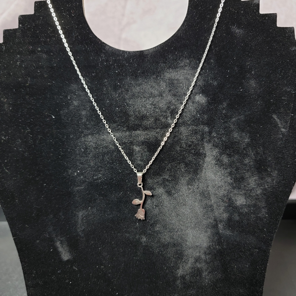 Small rose necklace